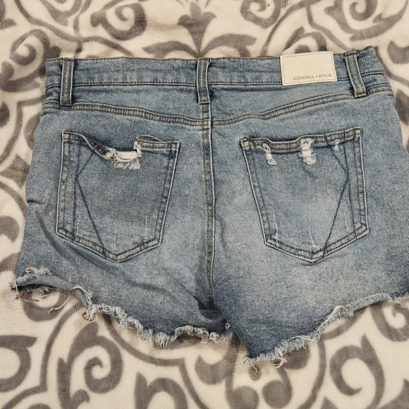 WOMENS Kendall and kylie JEAN SHORTS! size 7/28 - Picture 2 of 3